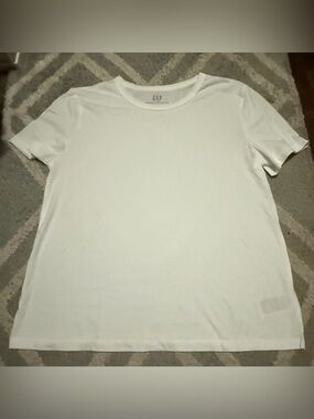 GAP Women's Short Sleeve Crew Neck Tee in White